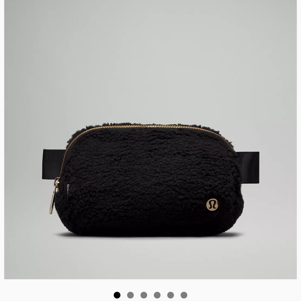LIKE NEW Lululemon black and gold sherpa belt bag